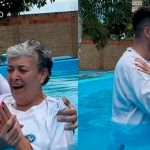 “GRACIAS JESÚS”: Hijo cristiano bautiza a su madre espiritista tras 8 años de oración por su conversión a Cristo