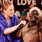 Sorda y ciega confió en el poder de Dios y fue sanada en cruzada evangelística de África