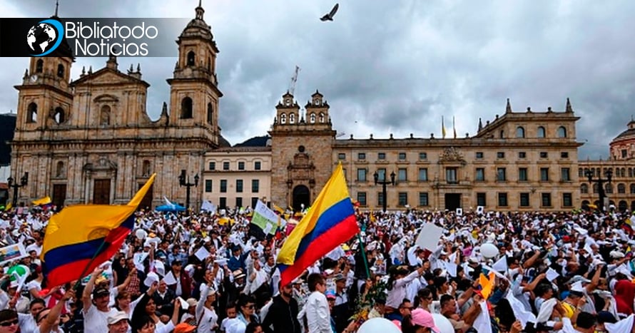 Miles de personas marchan para Jesús en Colombia, orando por la paz en la nación