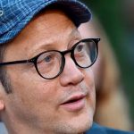 Comediante Rob Schneider se niega a ver los Juegos Olímpicos: “Celebran abiertamente a Satanás”