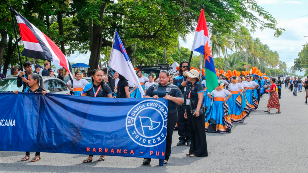 Miles de cristianos marcharon en Costa Rica para celebrar el Día de la Biblia